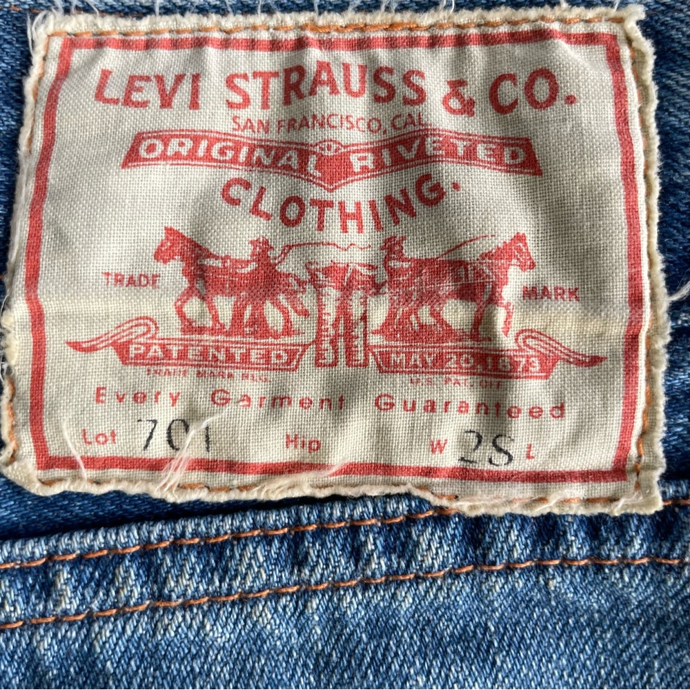 LEVis 701 Cutoff Denim Jean Shorts High Waist Daisy Dukes Size 28 White Label